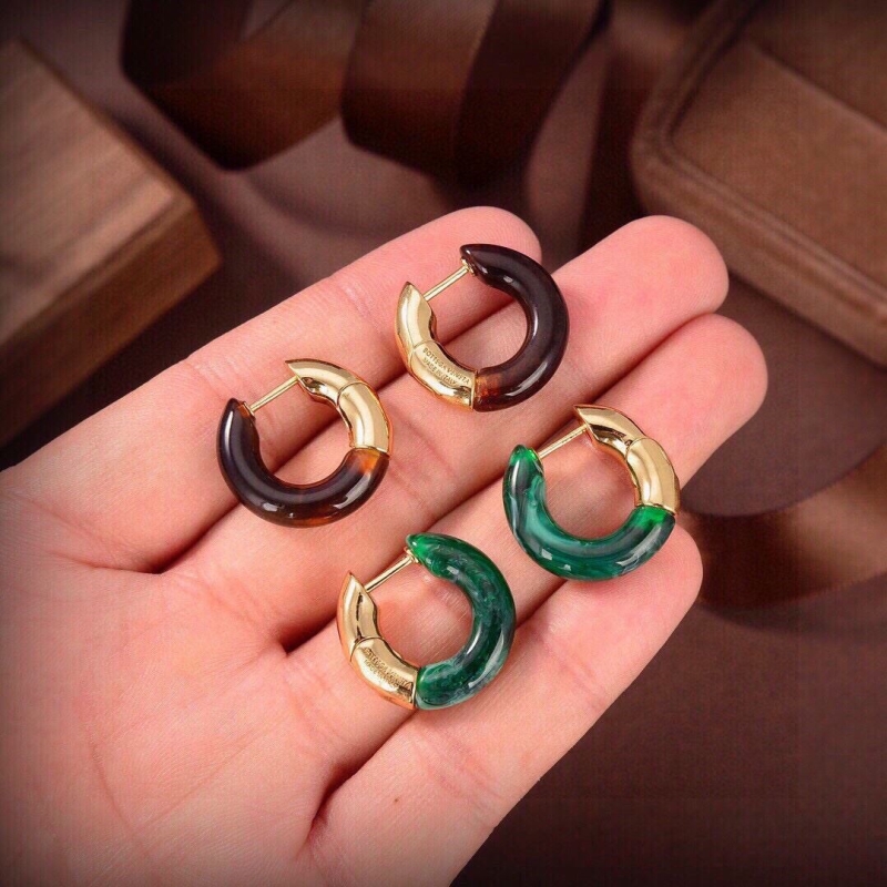 H**me5 earrings